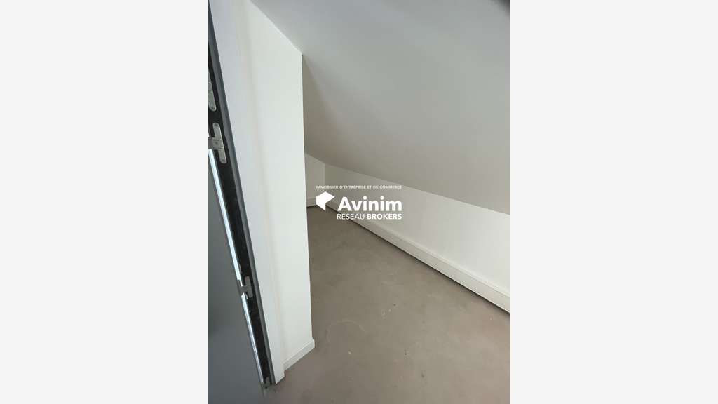 A LOUER - Bureaux de 450.00 m² - Les 