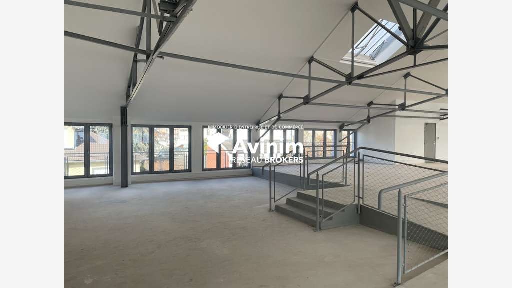 A LOUER - Bureaux de 450.00 m² - Les 