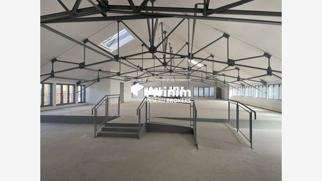 A LOUER - Bureaux de 450.00 m² - Les 
