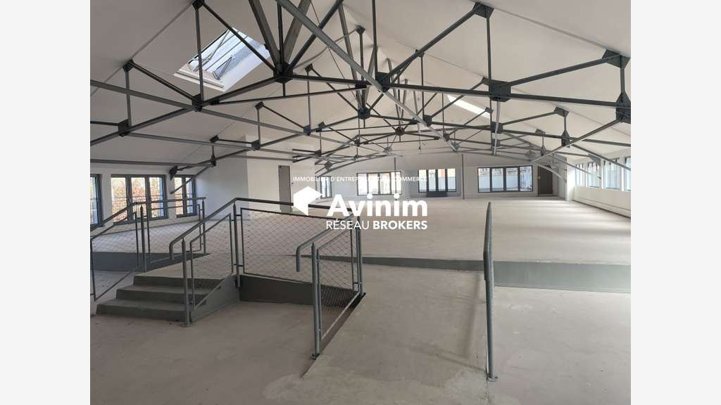 A LOUER - Bureaux de 450.00 m² - Les 