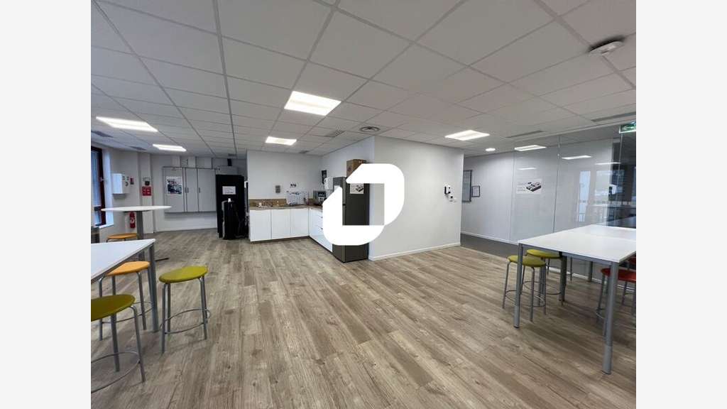 A louer Bureaux 1365m² Lesquin