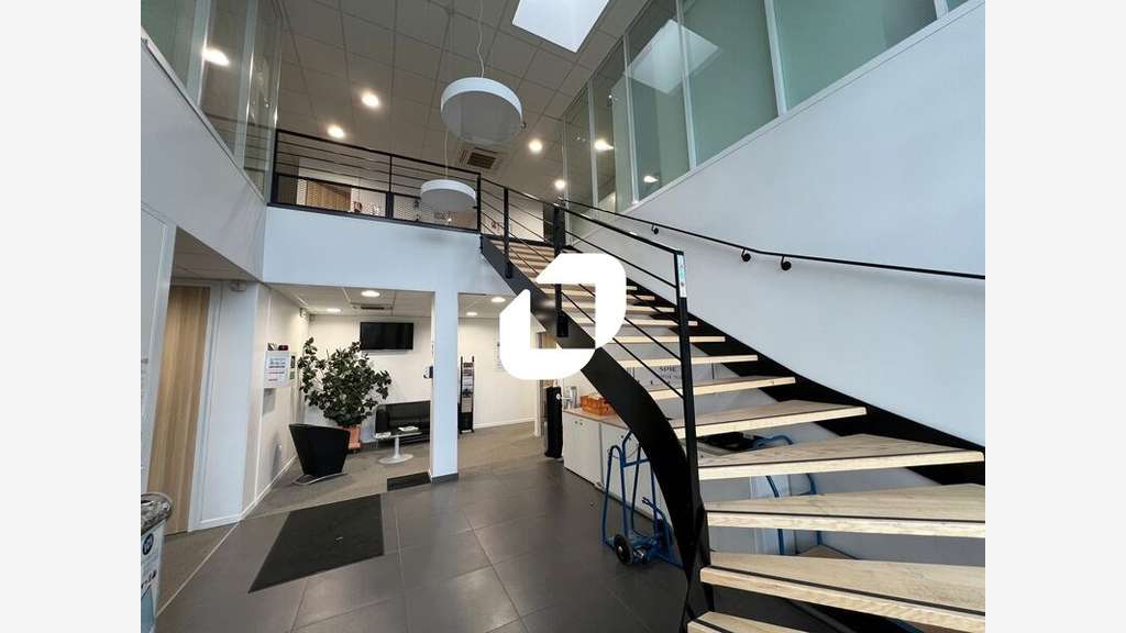 A louer Bureaux 1365m² Lesquin