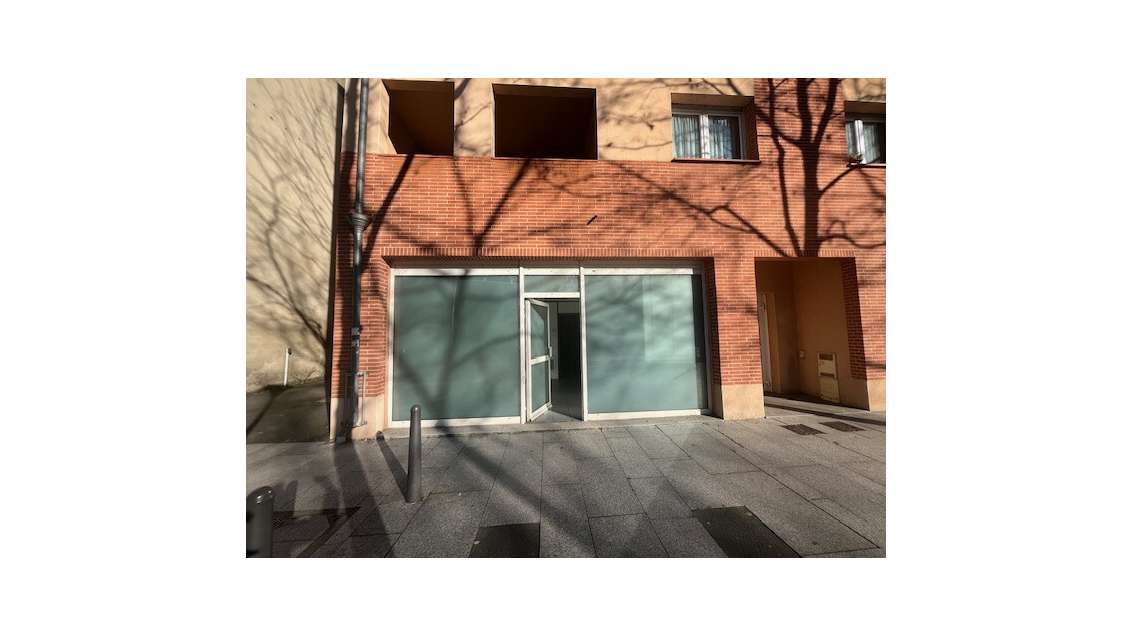 A louer local 175m²  avec vitrine à Albi centre