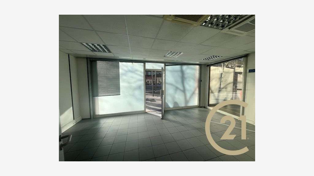 A louer local 175m²  avec vitrine à Albi centre