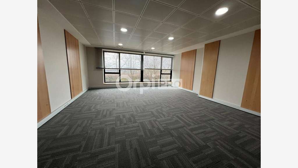 A louer bureau cloisonné de 63m² à Lieusaint