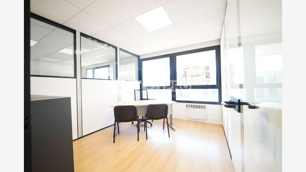 BUREAUX A LOUER - 89 m² - LIMAS