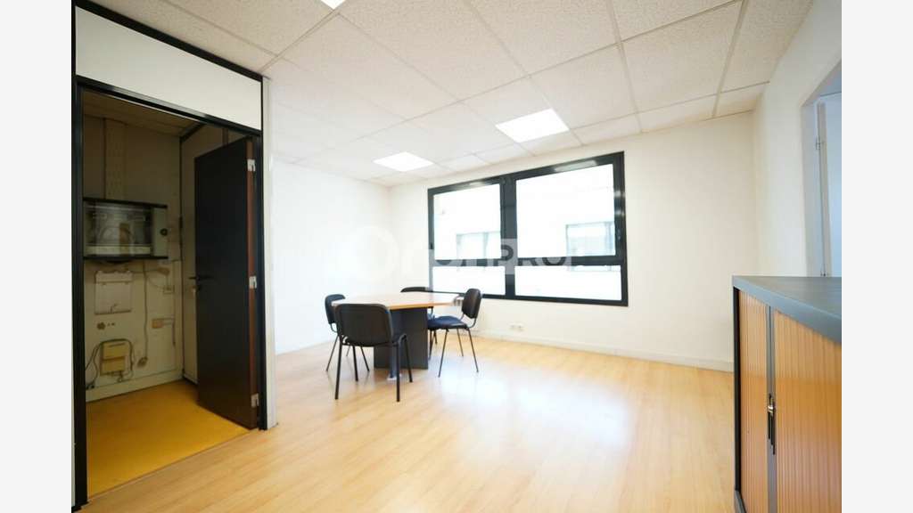 BUREAUX A LOUER - 89 m² - LIMAS