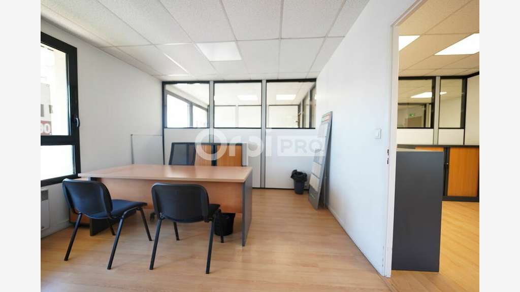 BUREAUX A LOUER - 89 m² - LIMAS