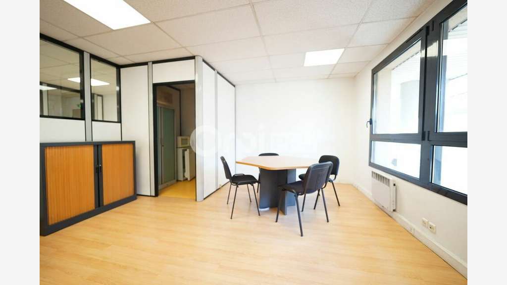 BUREAUX A LOUER - 89 m² - LIMAS
