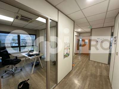 Bureau 129m² RDC à louer à Limas