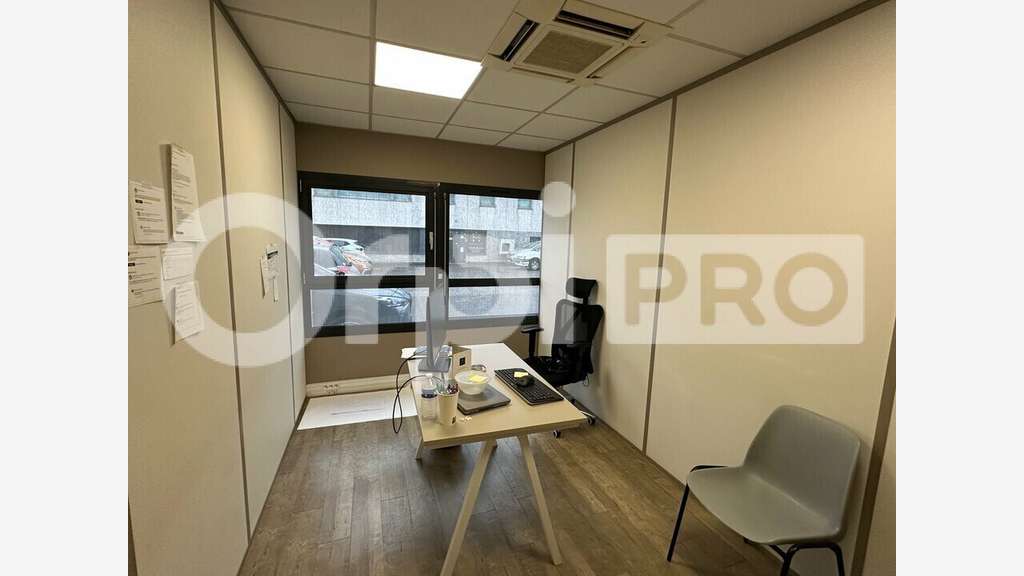 Bureau 129m² RDC à louer à Limas