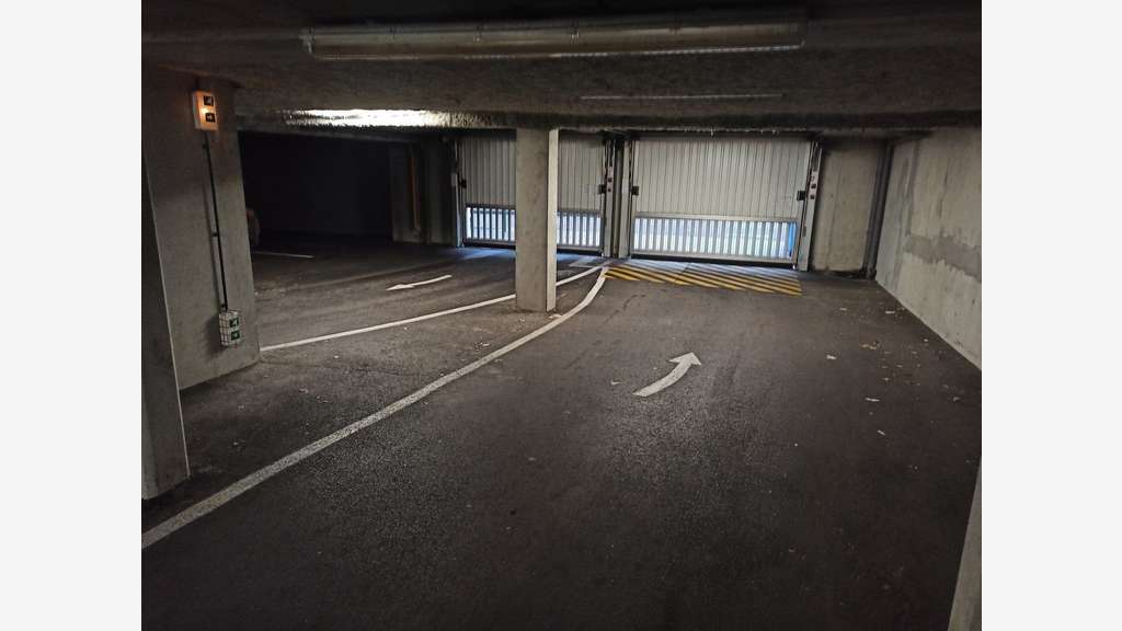 LOC Local 95m² - Agence-Bureaux 5.000 passages !