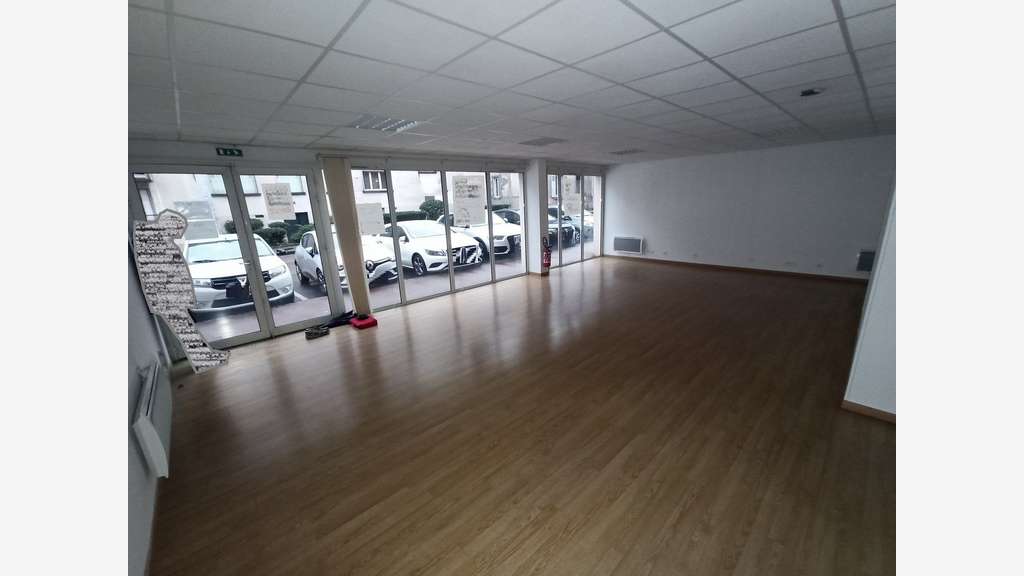 LOC Local 95m² - Agence-Bureaux 5.000 passages !