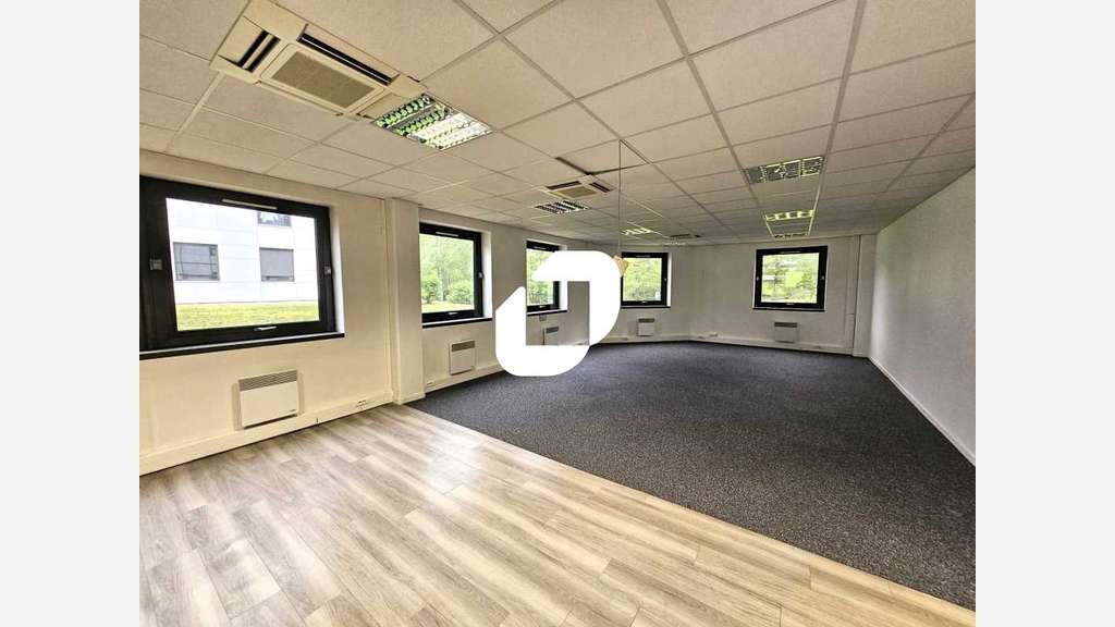 A louer Bureaux 843m² Limonest