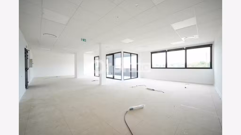 BUREAUX A LOUER - 260,40 m² - LIMONEST