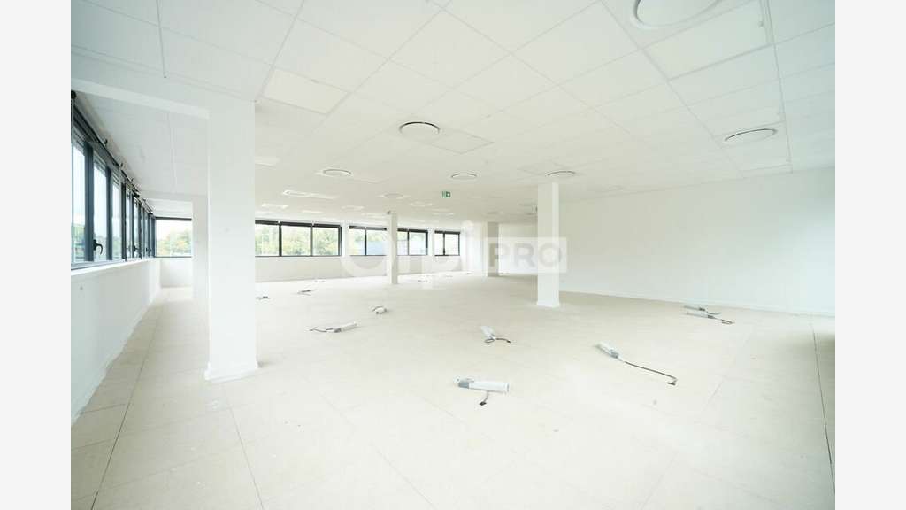 BUREAUX A LOUER - 260,40 m² - LIMONEST