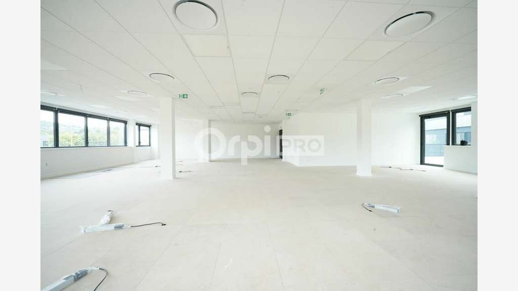 BUREAUX A LOUER - 260,40 m² - LIMONEST
