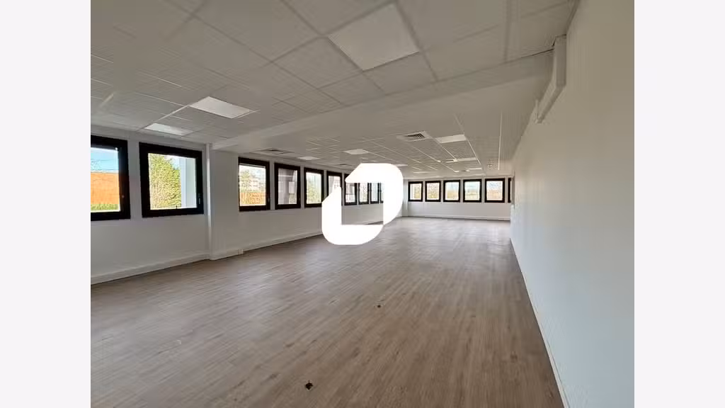 A louer Bureaux 503m² Lisses