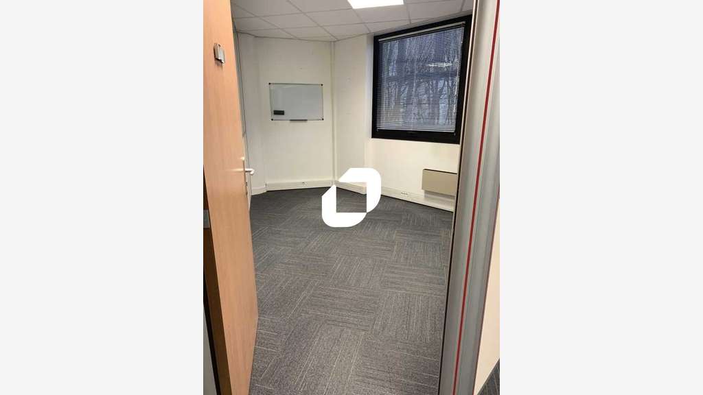 A louer Bureaux 871m² Lognes
