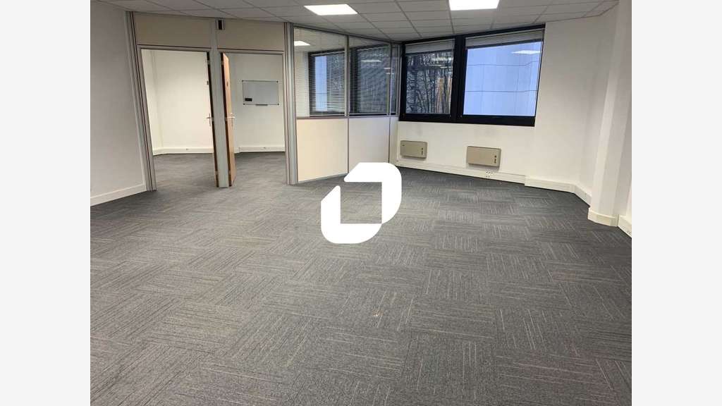 A louer Bureaux 871m² Lognes