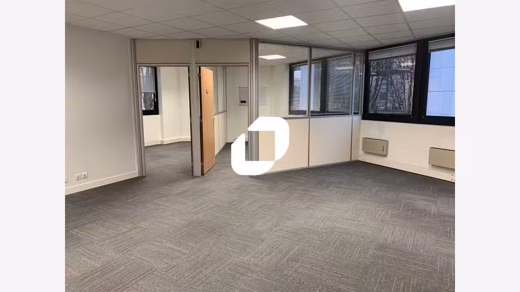 A louer Bureaux 871m² Lognes