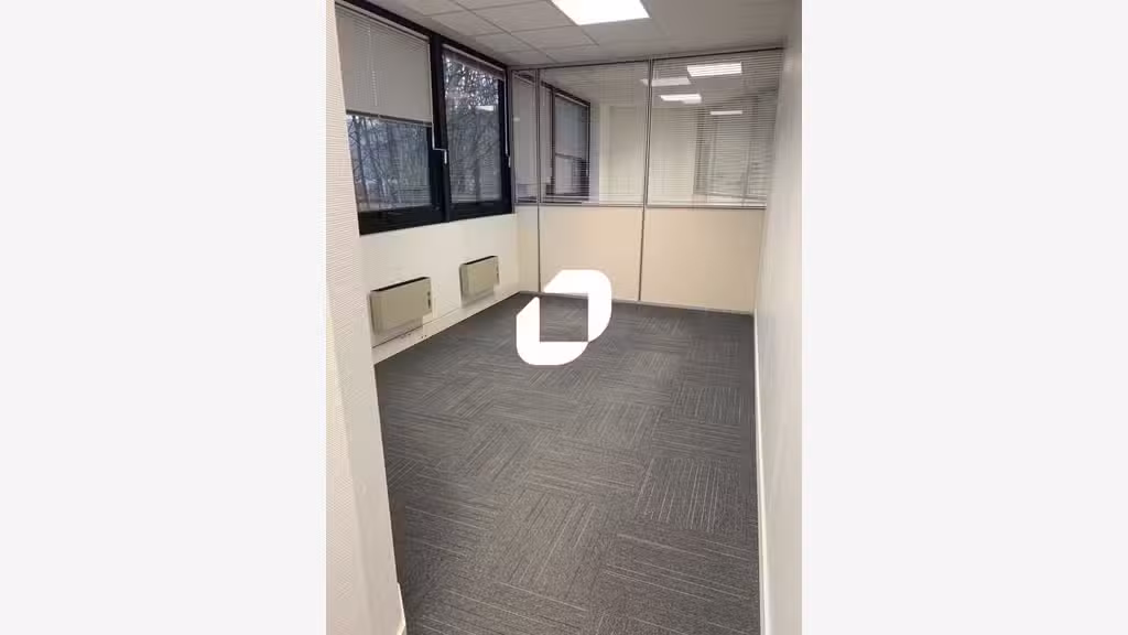 A louer Bureaux 871m² Lognes