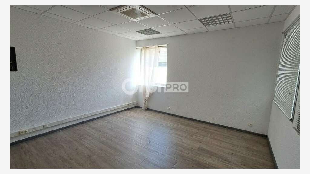 Bureaux de 131 m² à louer - Lons