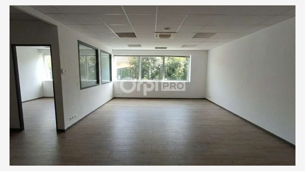 Bureaux de 131 m² à louer - Lons