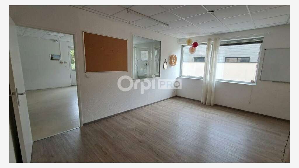 Bureaux de 131 m² à louer - Lons