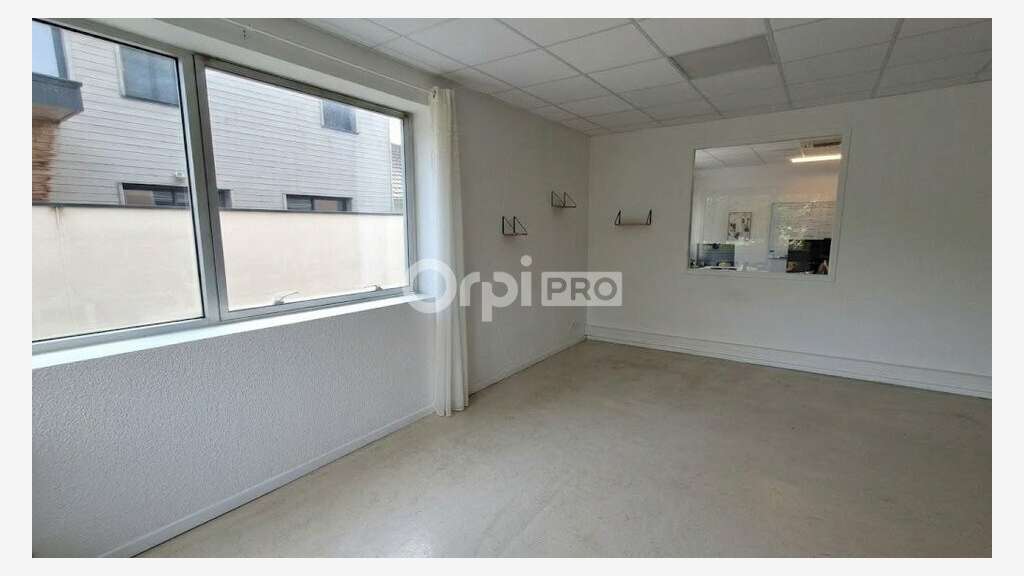Bureaux de 131 m² à louer - Lons