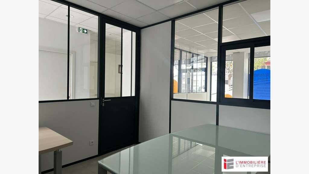 BUREAUX à louer dans le 56