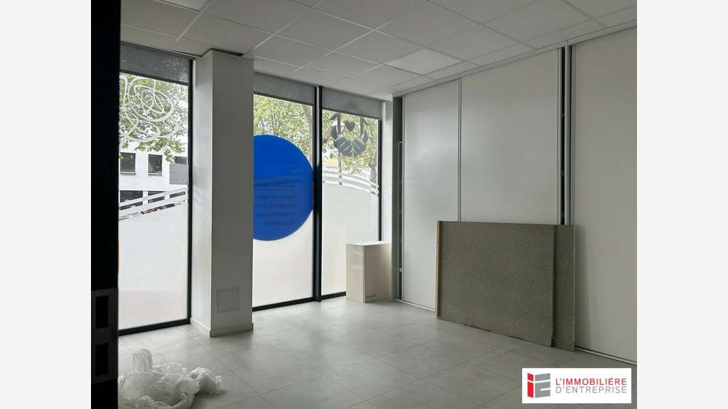 BUREAUX à louer dans le 56