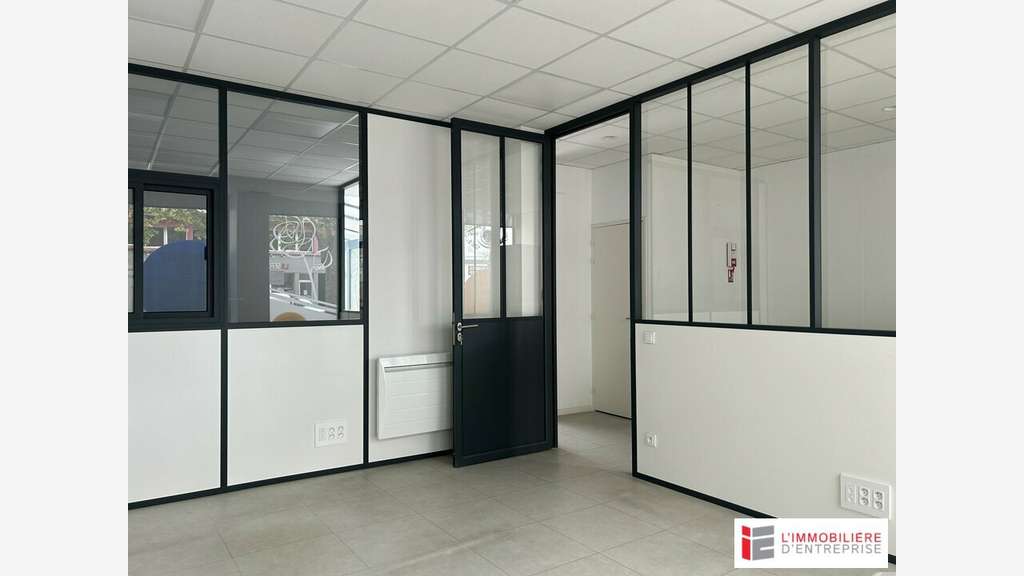 BUREAUX à louer dans le 56