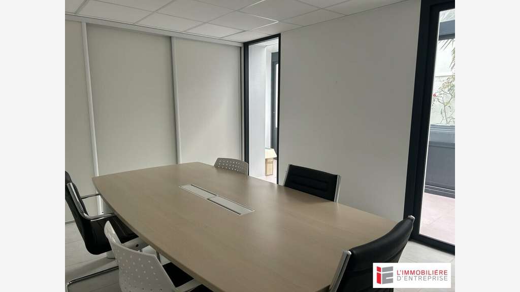 BUREAUX à louer dans le 56