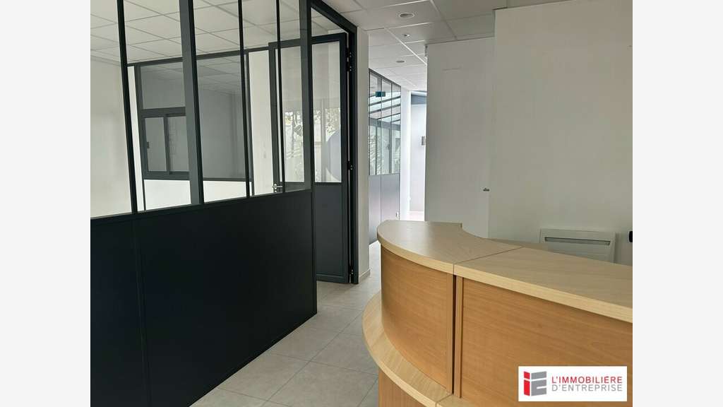 BUREAUX à louer dans le 56