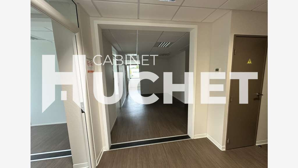 A louer bureaux de 140m² avec parkings à Louvigny