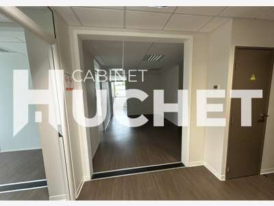 A louer bureaux de 140m² avec parkings à Louvigny