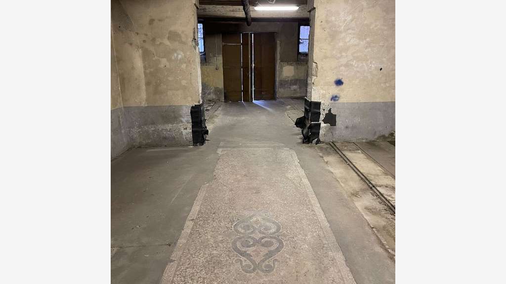 BUREAUX OU COMMERCE DE 74 M² SITUES AU RDC