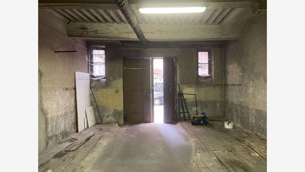 BUREAUX OU COMMERCE DE 74 M² SITUES AU RDC