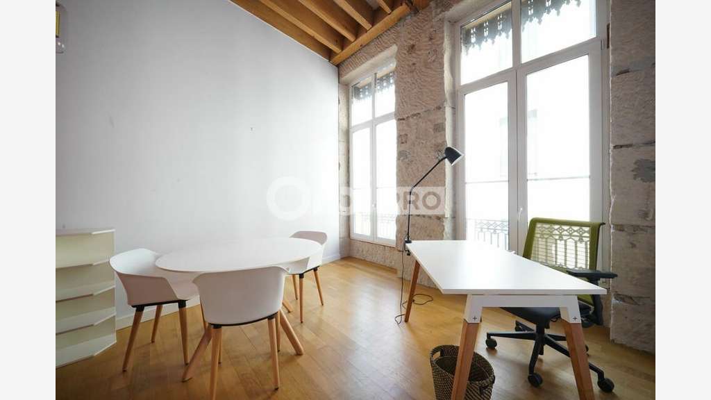 BUREAUX A LOUER - 87 m² - LYON 1
