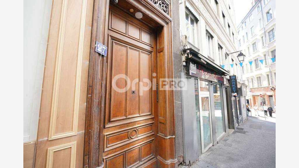 BUREAUX A LOUER - 87 m² - LYON 1