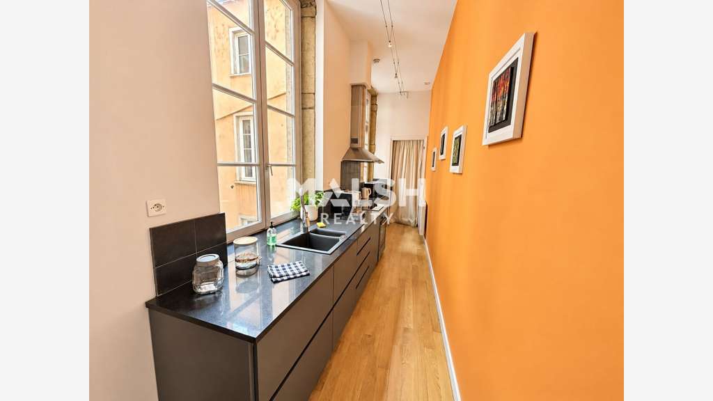 BUREAUX - A LOUER - 87 m² - LYON 1