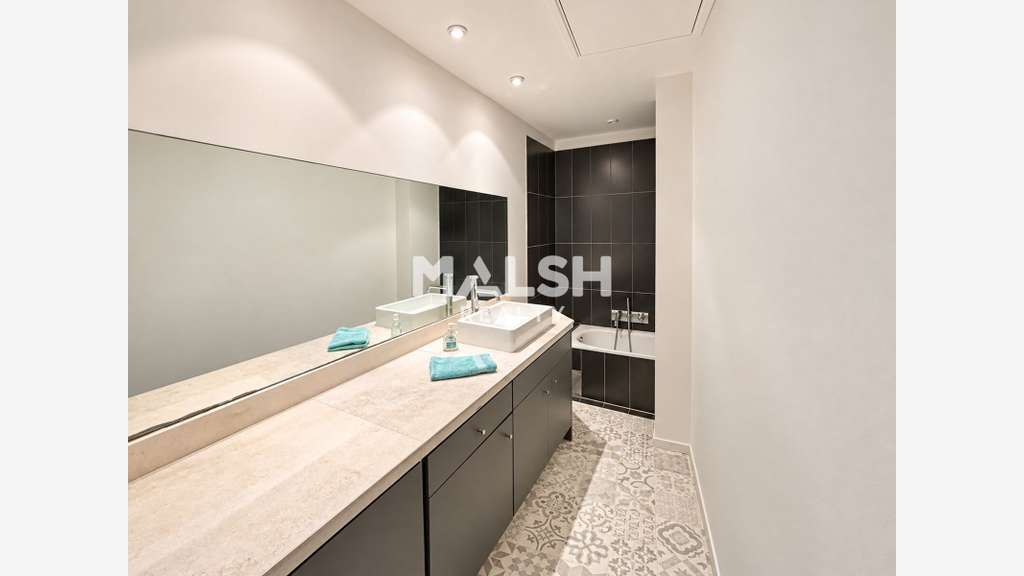 BUREAUX - A LOUER - 87 m² - LYON 1