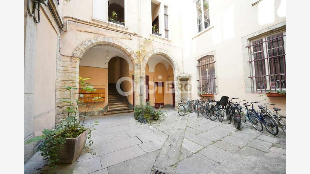 Bureaux à louer 87m² Lyon 1er en bas des pentes 