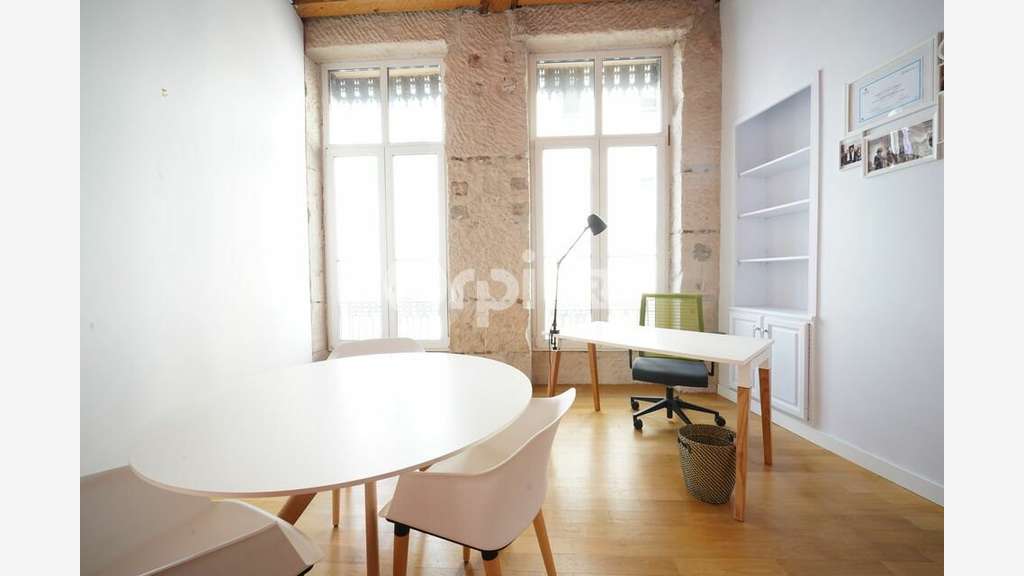 Bureaux à louer 87m² Lyon 1er en bas des pentes 