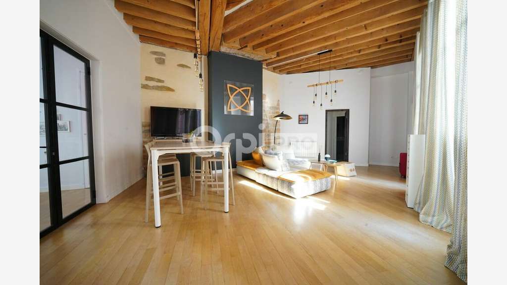 Bureaux à louer 87m² Lyon 1er en bas des pentes 