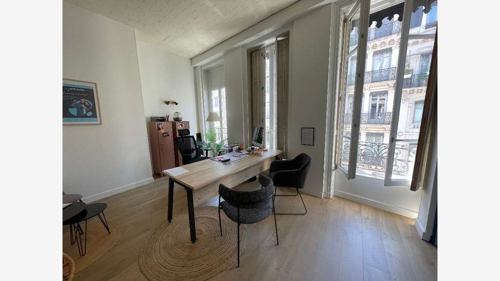 PRESQU'ILE - BUREAUX A LOUER - EMPLACEMENT N°1