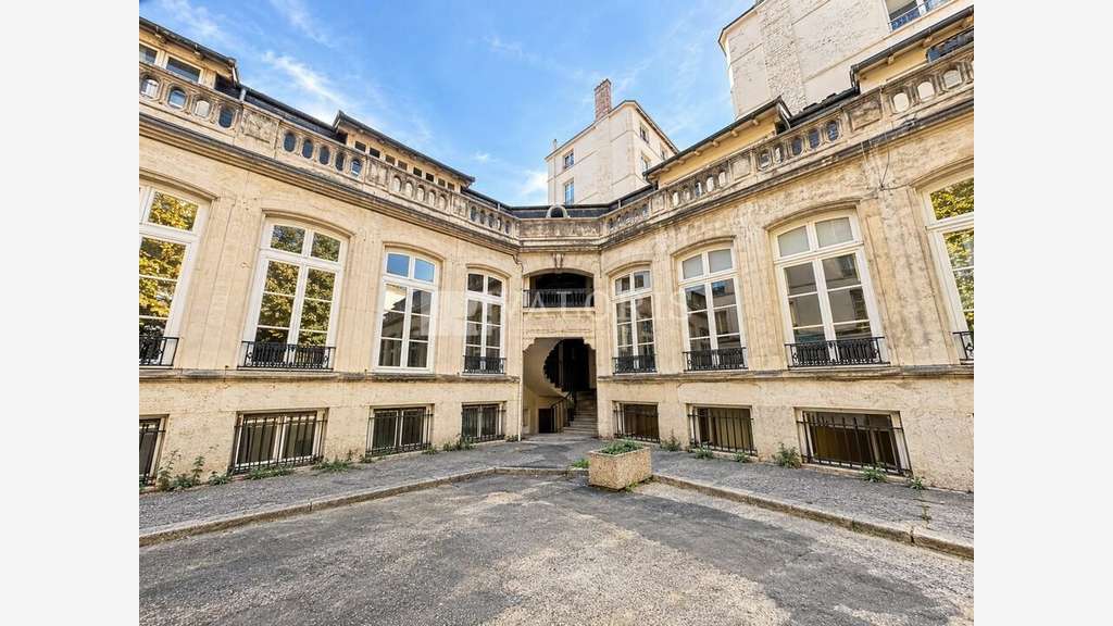 LYON - BUREAUX à louer