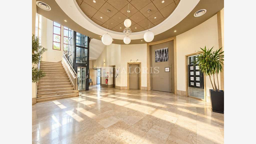 Bureaux lumineux dès 295 m² à louer à Lyon 6e