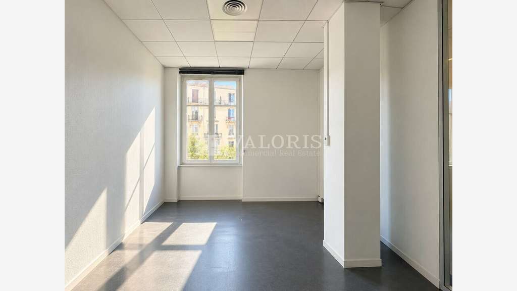 Bureaux lumineux dès 295 m² à louer à Lyon 6e
